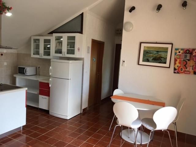 Apartments And Rooms Vesna Новаля Екстериор снимка