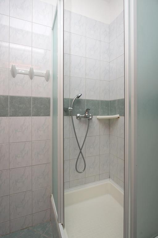 Apartments And Rooms Vesna Новаля Екстериор снимка