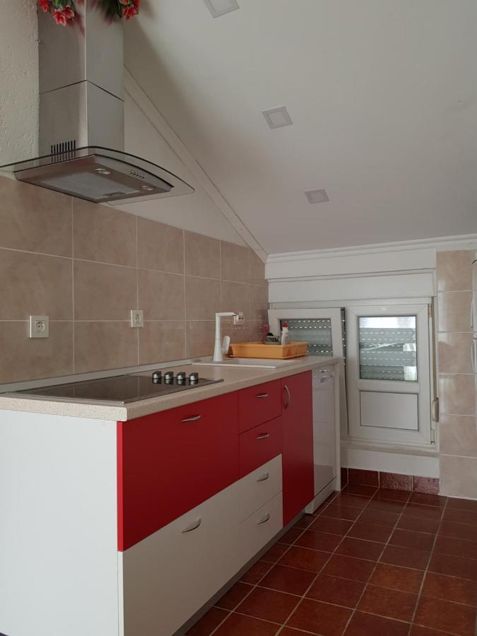 Apartments And Rooms Vesna Новаля Екстериор снимка